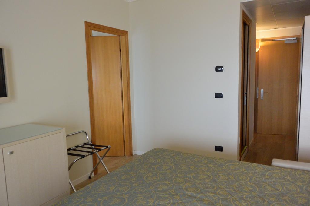 Hotel Columbus Lignano Sabbiadoro Pokoj fotografie