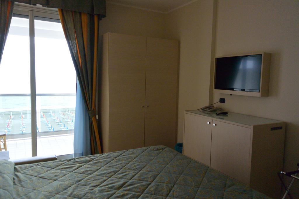 Hotel Columbus Lignano Sabbiadoro Pokoj fotografie